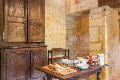 Mauzens-et-miremont Chateau Sleeps 8 Pool Wifi