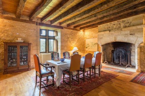 Mauzens-et-miremont Chateau Sleeps 8 Pool Wifi