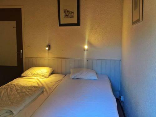 Delightful Holiday Home In Mejannes Le Clap With Pool