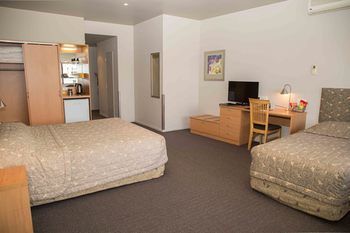Airport Motor Lodge