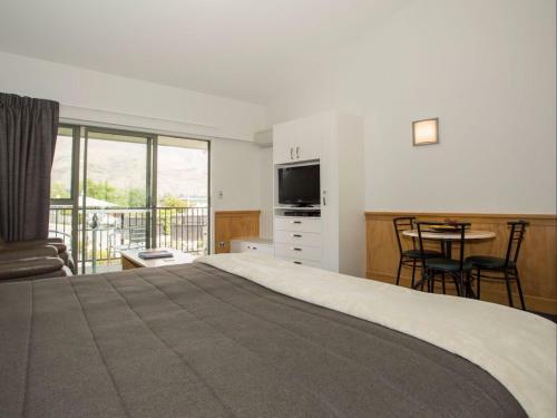 Clearbrook Motel & Serviced Apartments
