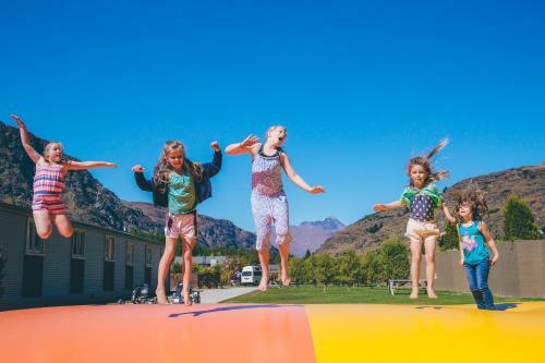 Shotover Top 10 Holiday Park