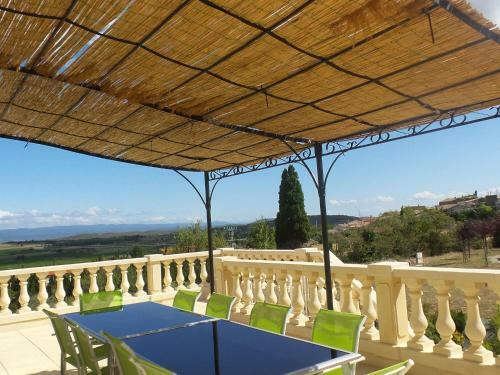 Cosy Villa In Montbrun-des-corbieres With Jacuzzi