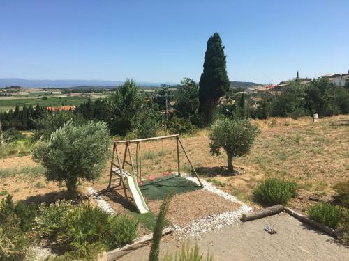 Cosy Villa In Montbrun-des-corbieres With Jacuzzi