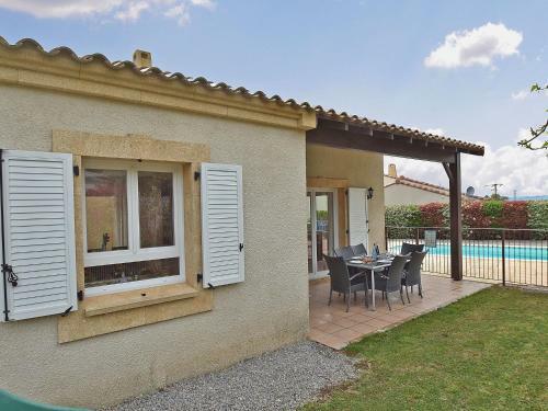 Comfortable Villa With Jacuzzi In Montburn-des-corbieres