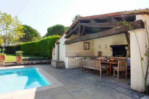 Montauroux Villa Sleeps 10 With Pool And Wifi