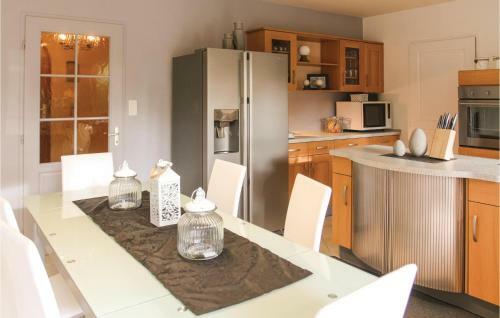 Five-bedroom Holiday Home In Montelimar