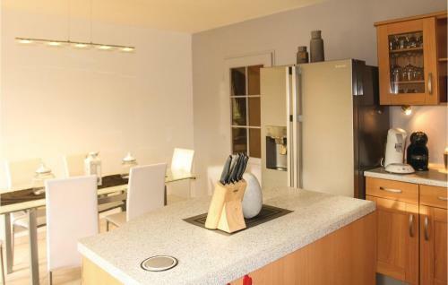Five-bedroom Holiday Home In Montelimar