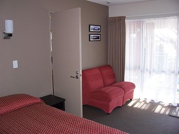 Cranford Oak Motel