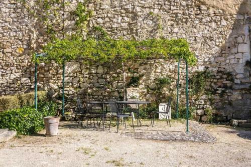 Stunning Farmhouse With Heated Private Pool In Provence