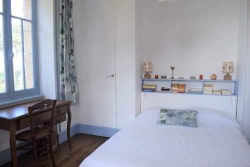 Belle Villa En Granit Rose Vue Sur Mer � Perros-guirec - R�f 943