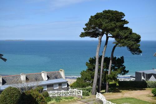 Belle Villa En Granit Rose Vue Sur Mer � Perros-guirec - R�f 943