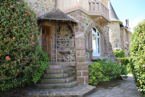 Belle Villa En Granit Rose Vue Sur Mer � Perros-guirec - R�f 943