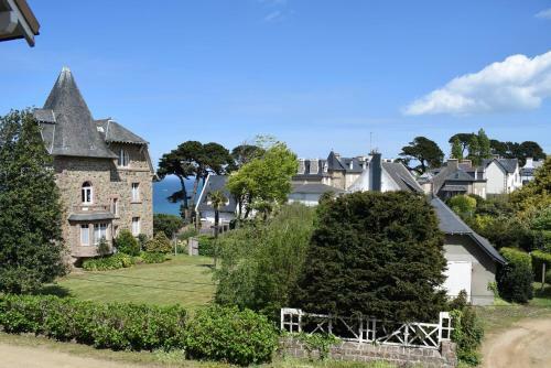 Belle Villa En Granit Rose Vue Sur Mer � Perros-guirec - R�f 943