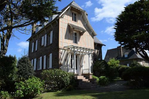 Belle Villa En Granit Rose Vue Sur Mer � Perros-guirec - R�f 943