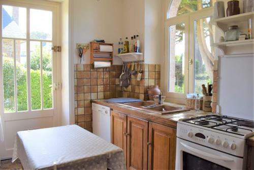 Belle Villa En Granit Rose Vue Sur Mer � Perros-guirec - R�f 943