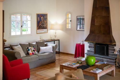 Peymeinade Villa Sleeps 8 Pool Air Con Wifi