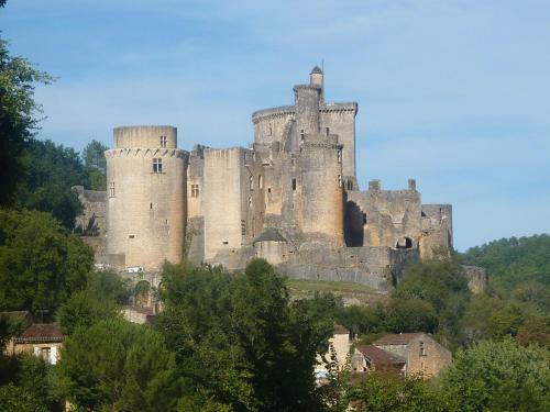 Cozy Holiday Home In Puy-l'ev�que With Terrace
