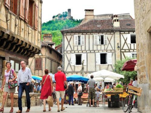 Cozy Holiday Home In Puy-l'ev�que With Terrace