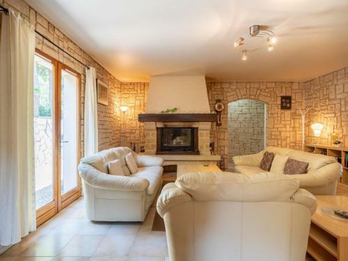 Luxurious Villa In Puisserguier With Swimming Pool