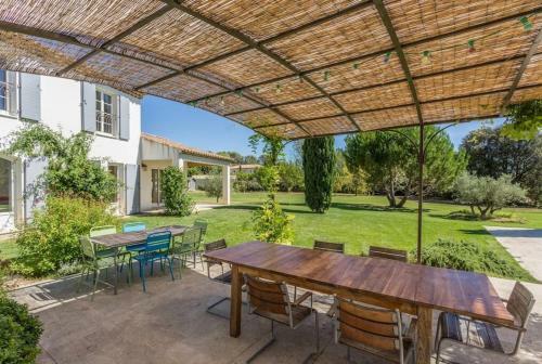 Villa With 6 Bedrooms In Rognes With Private Pool And Wifi