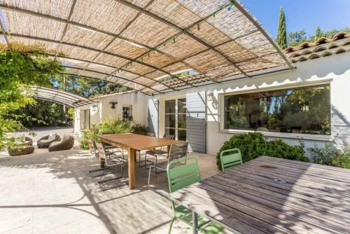 Villa With 6 Bedrooms In Rognes With Private Pool And Wifi