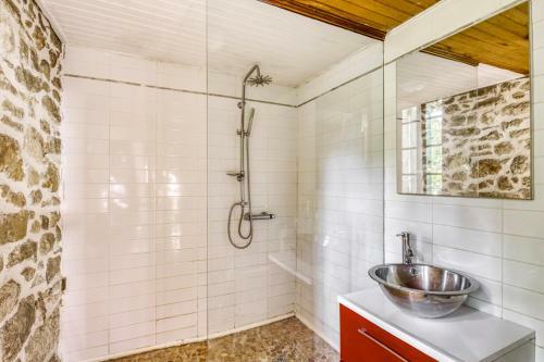 Roquebrune Villa Sleeps 8 With Pool Air Con And Wifi