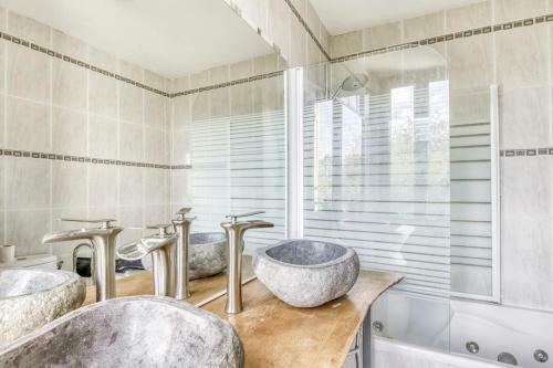 Roquebrune Villa Sleeps 8 With Pool Air Con And Wifi