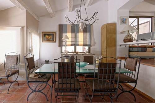 Villa Le Bastidoun Proven�al House