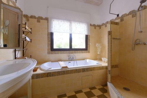 Villa Le Bastidoun Proven�al House