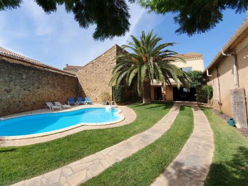 Spacious Villa In Languedoc-roussillon With Private Swimming Pool