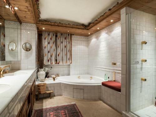 Saint-bon-tarentaise Chalet Sleeps 12 With Wifi
