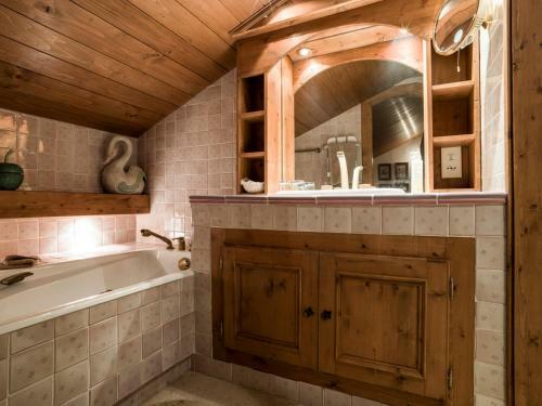 Saint-bon-tarentaise Chalet Sleeps 12 With Wifi