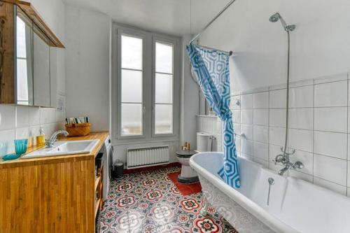 Chic Apart In Parisian Style