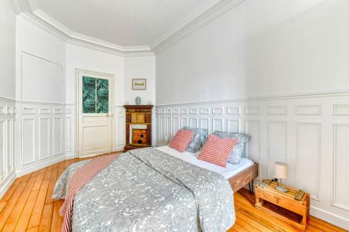 Chic Apart In Parisian Style