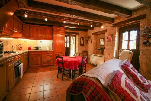 Sainte-foy-de-longas Villa Sleeps 2 Pool Wifi