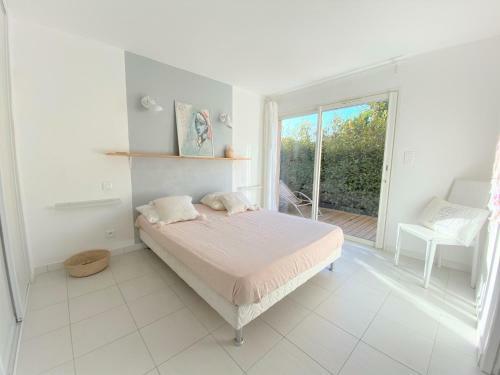 Superbe Villa Avec Piscine Chauffee Et Acces Direct A La Plage