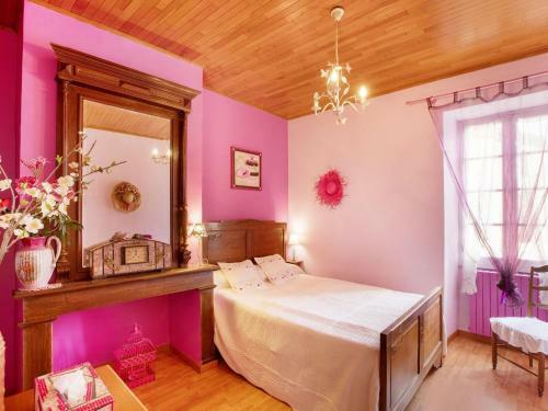 Spacious Holiday Home In Saint-martin Le Redon With Garden