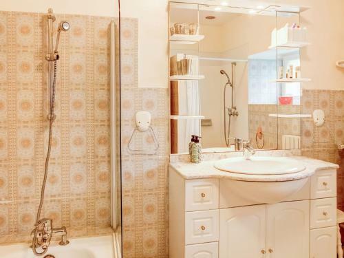 Spacious Holiday Home In Saint-martin Le Redon With Garden