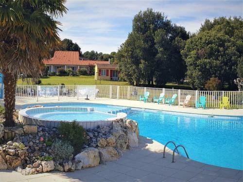 Pleasant Holiday Home In Saint-savinien With Pool