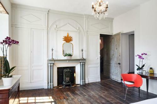 Saint-yrieix-la-perche Town House Sleeps 10