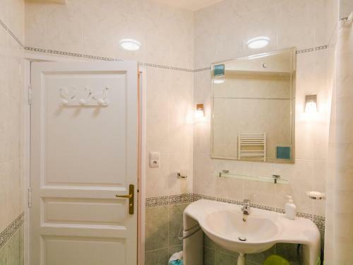 Chic Holiday Home In Segur-le-chateau With Swimming Pool