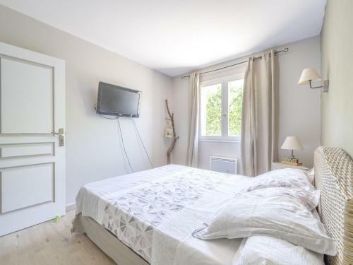 Boutique Villa In Sommi�res With Swimming Pool