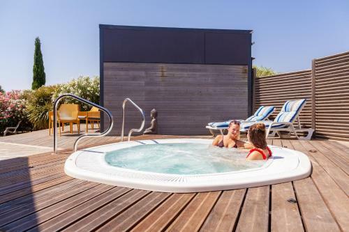 Camping Les Tropiques **** - Maeva