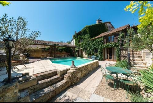 Captivating 2-bed House In Tocane St Apre
