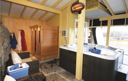 Holiday Home Hatlestrand Hatlestrandsvegen V