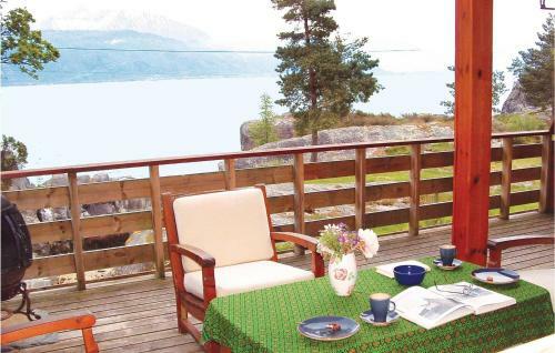 Holiday Home Hatlestrand Hatlestrandsvegen IV