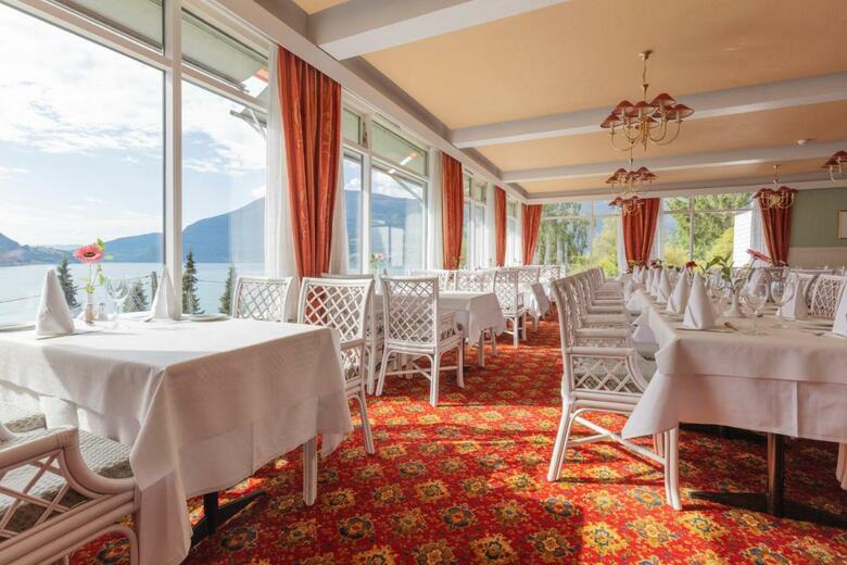 Olden Fjordhotel