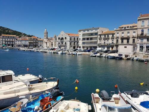 Apartamento Charming Villa In Villes�que-des-corbi�res With Jacuzzi