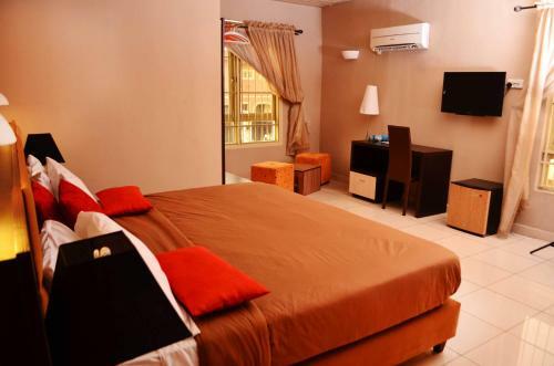 Hotel Swiss Cottage Suites